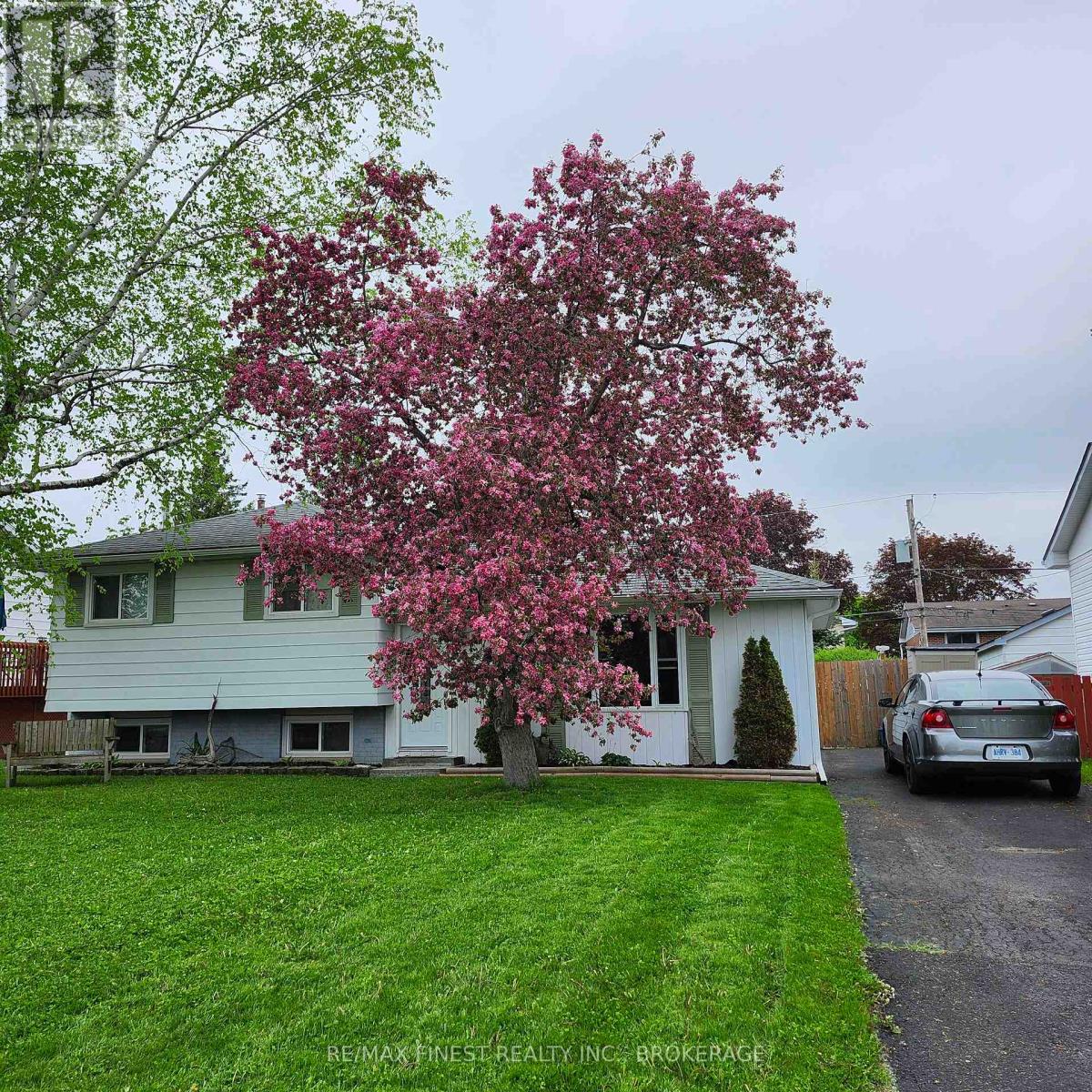 773 CLARK CRESCENT - 44