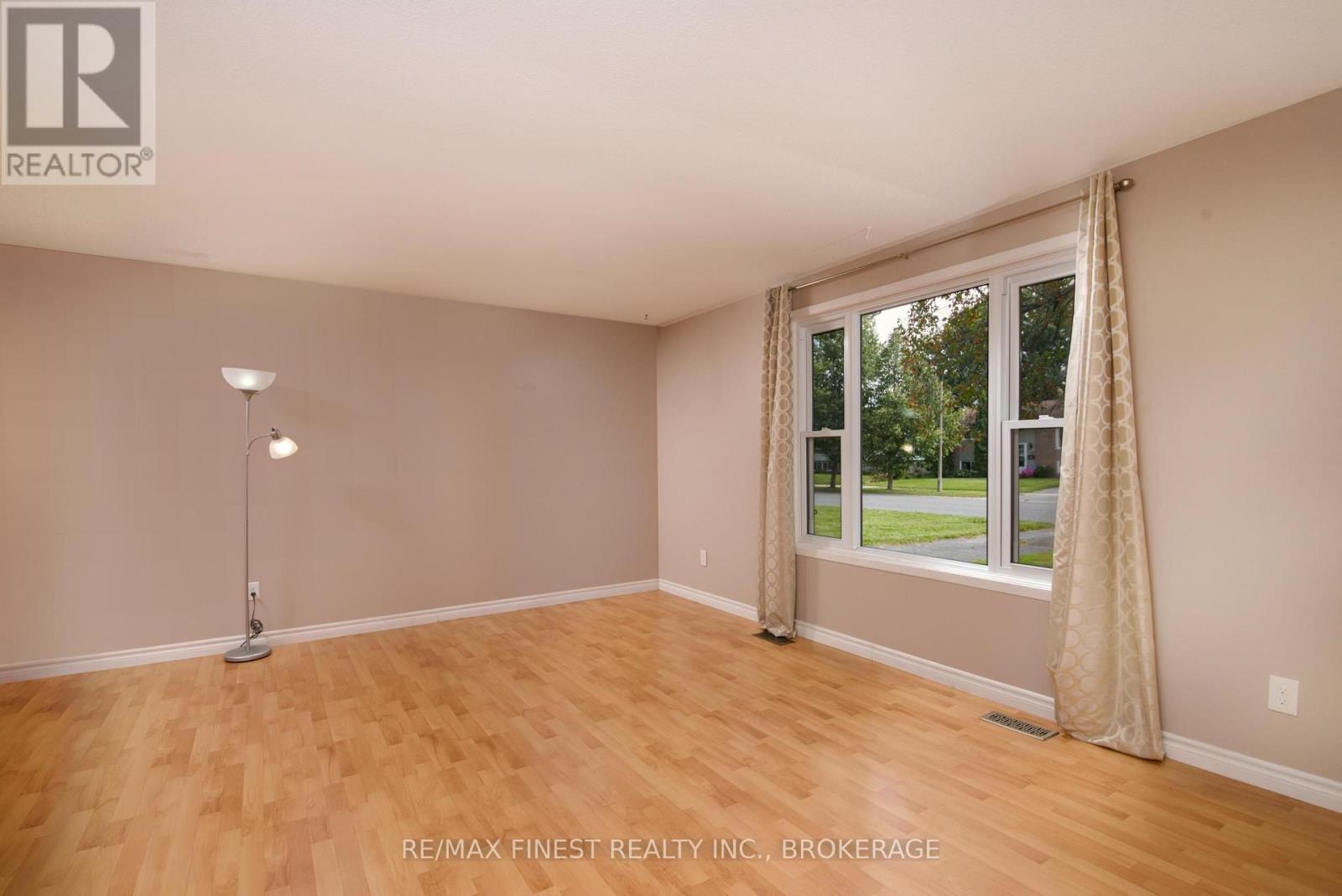 773 CLARK CRESCENT - 9