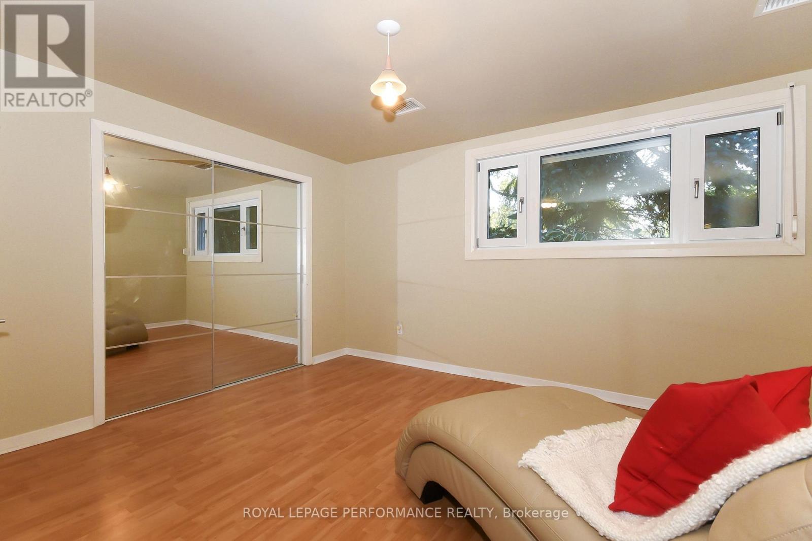 1554 Chomley Crescent