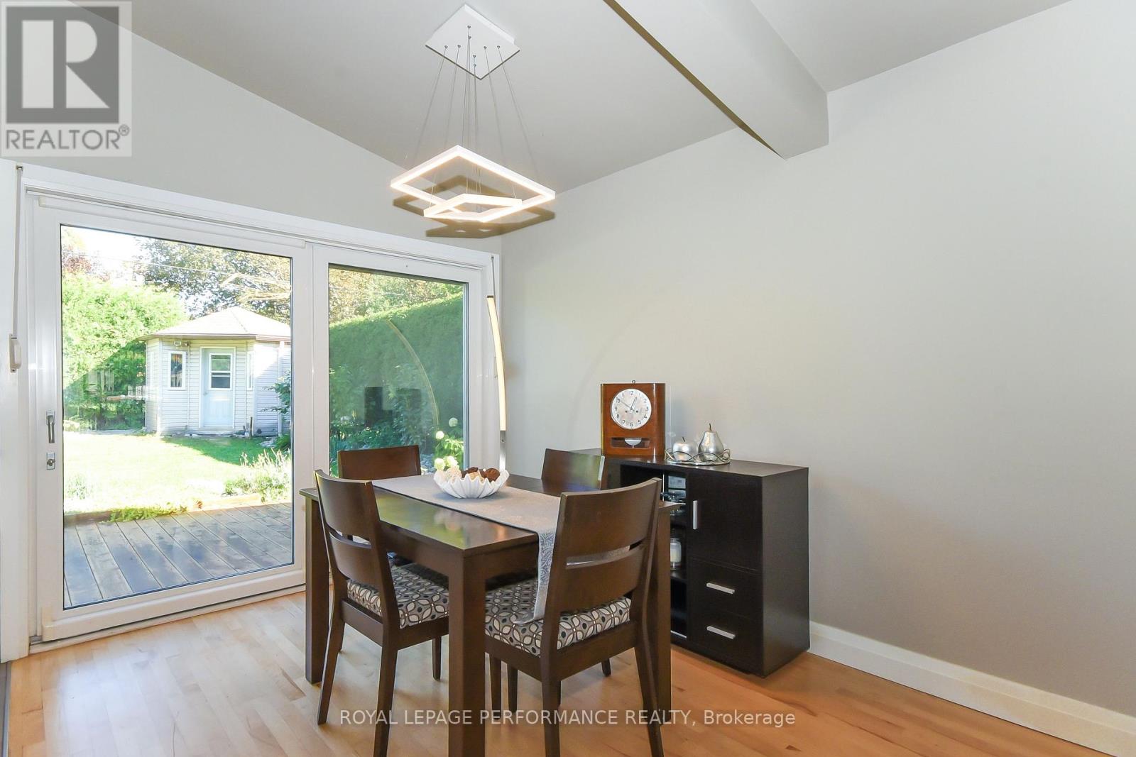 1554 Chomley Crescent