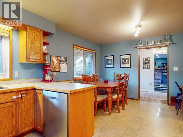 4678 ONTARIO AVE, Powell River, British Columbia, V8A5L6, Powell River, British Columbia — photo 3 of 5