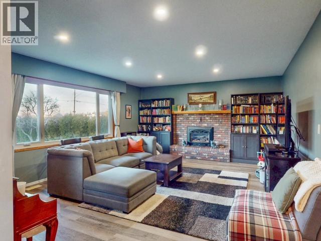 4678 ONTARIO AVE, Powell River, British Columbia, V8A5L6, Powell River, British Columbia — photo 4 of 5