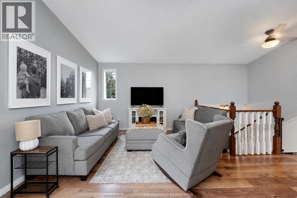 856 LAWNDALE - 12