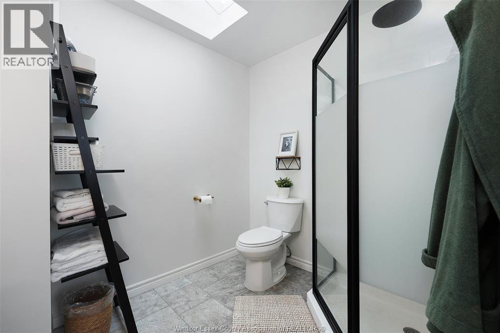 856 LAWNDALE - Image 17