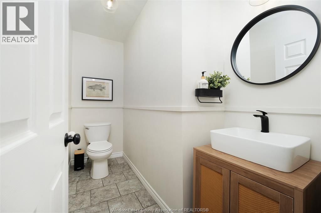 856 LAWNDALE - 18