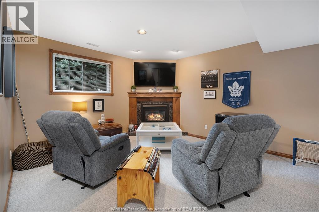 856 LAWNDALE - Image 19