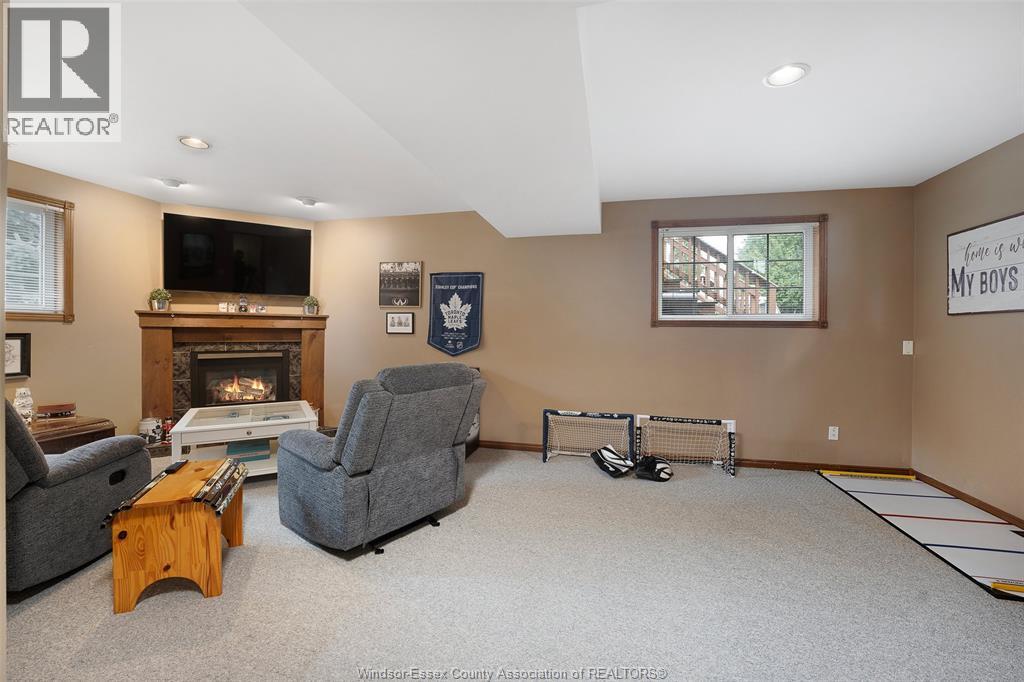 856 LAWNDALE - 20