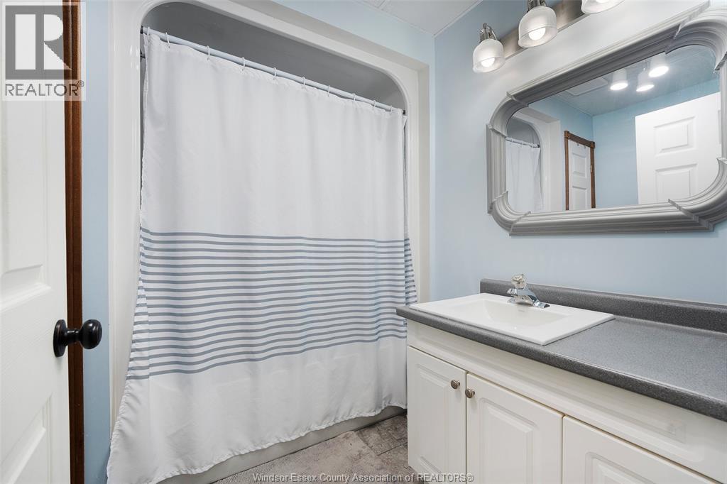 856 LAWNDALE - 24