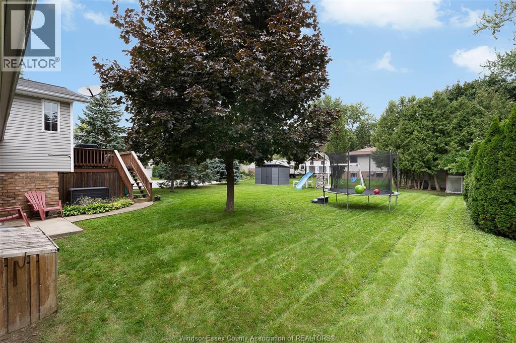856 LAWNDALE - 27