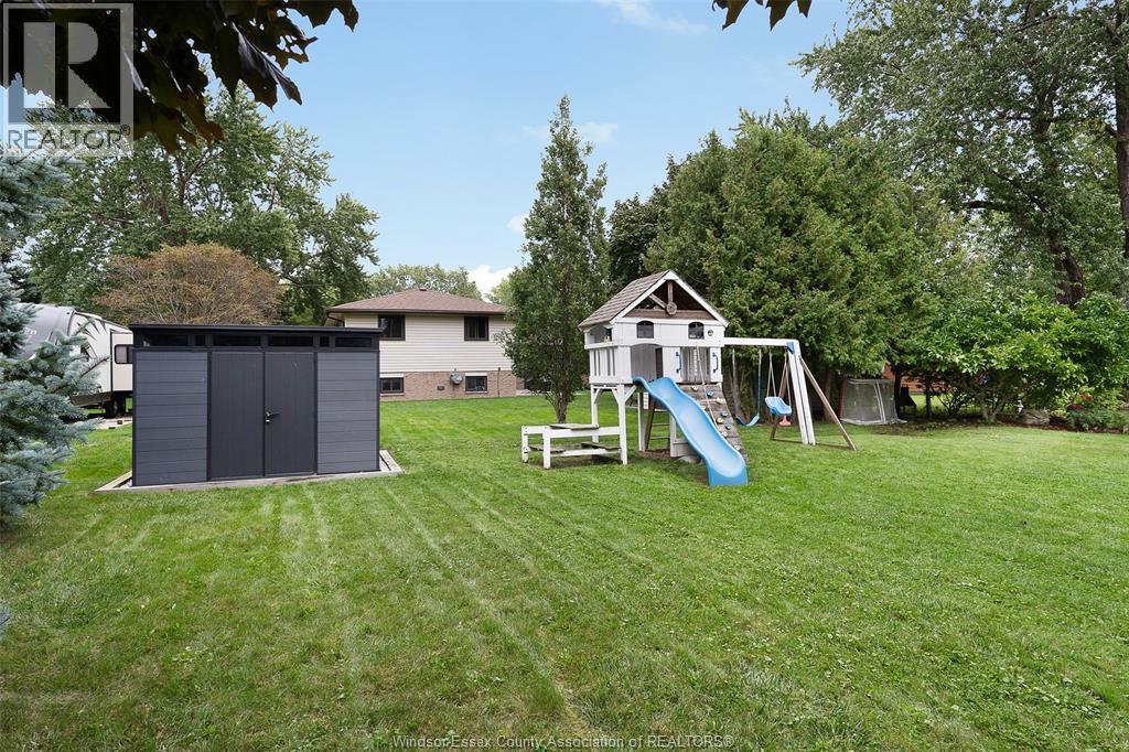 856 LAWNDALE - 28