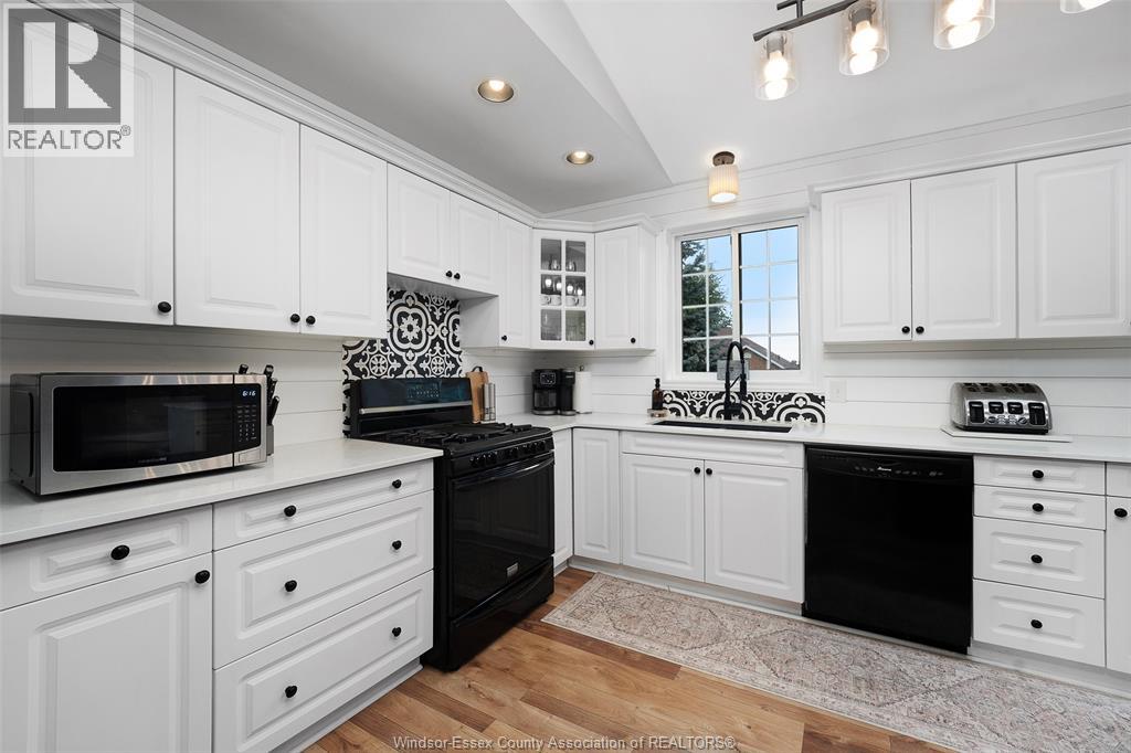 856 LAWNDALE - Image 7