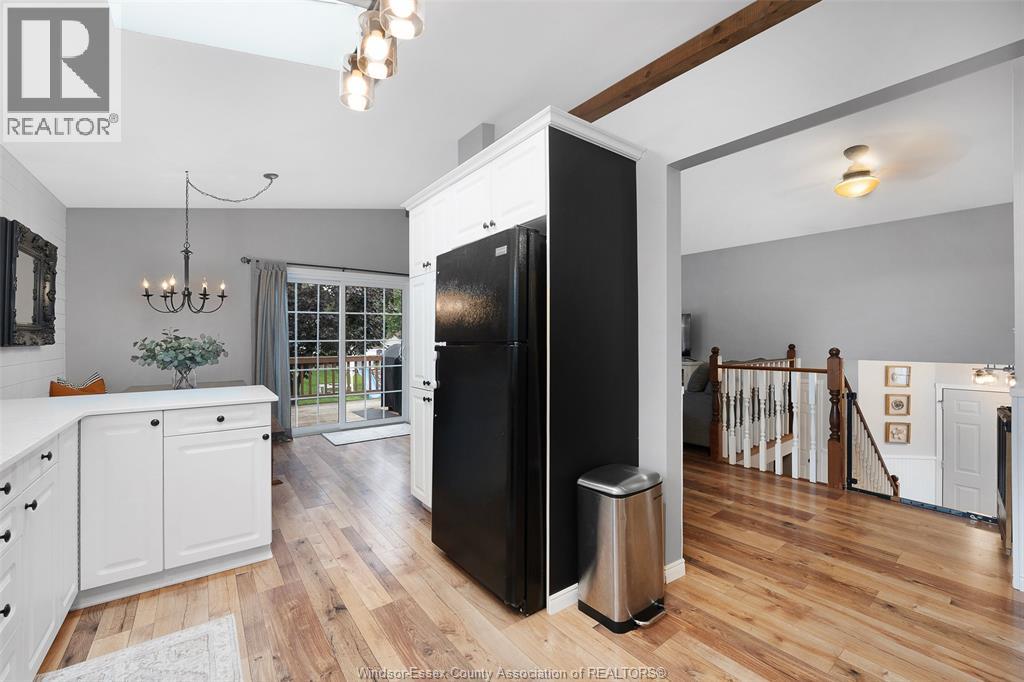 856 LAWNDALE - Image 8