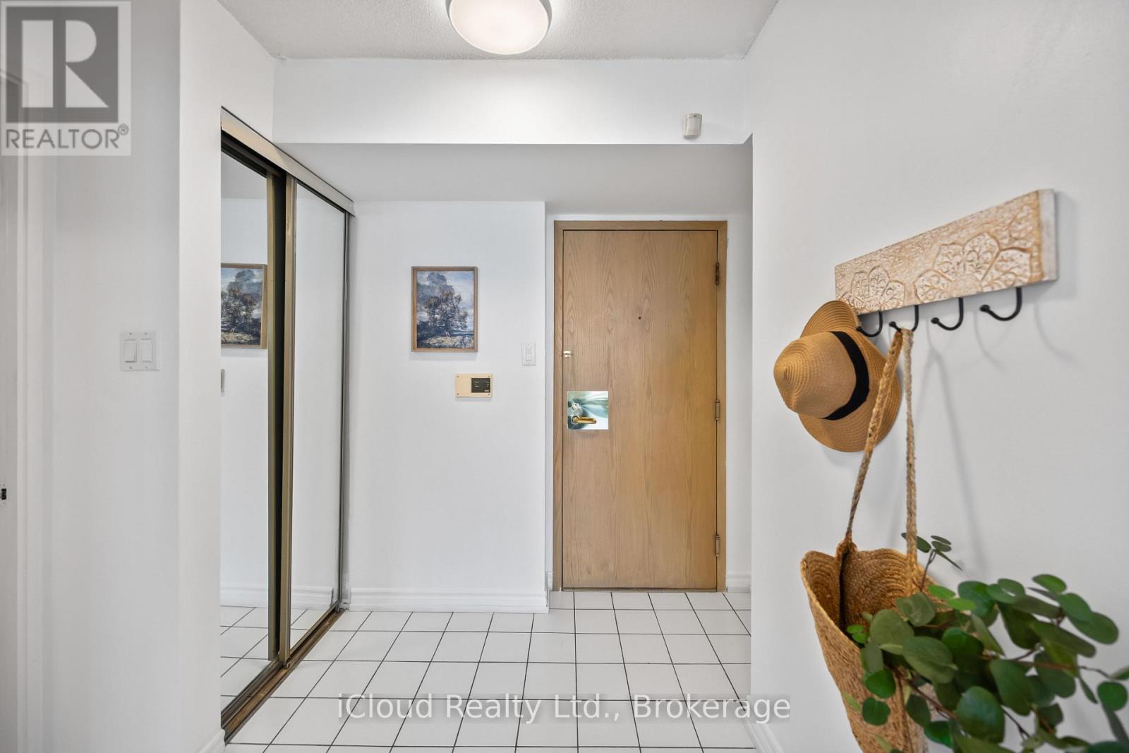 Photo of 3231 Eglinton Avenue