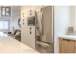 Bathroom - 15 Hamstead Avenue, Toronto, ON M4C2S3 Photo 10