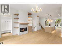 4pc Bathroom - 2811 35 Street Sw, Calgary, AB T3E2Y4 Photo 15
