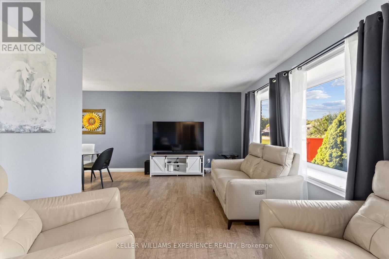 21 ASHBURTON CRESCENT - 10