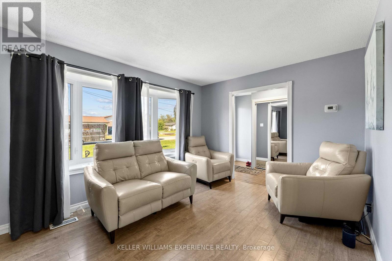21 ASHBURTON CRESCENT - 12