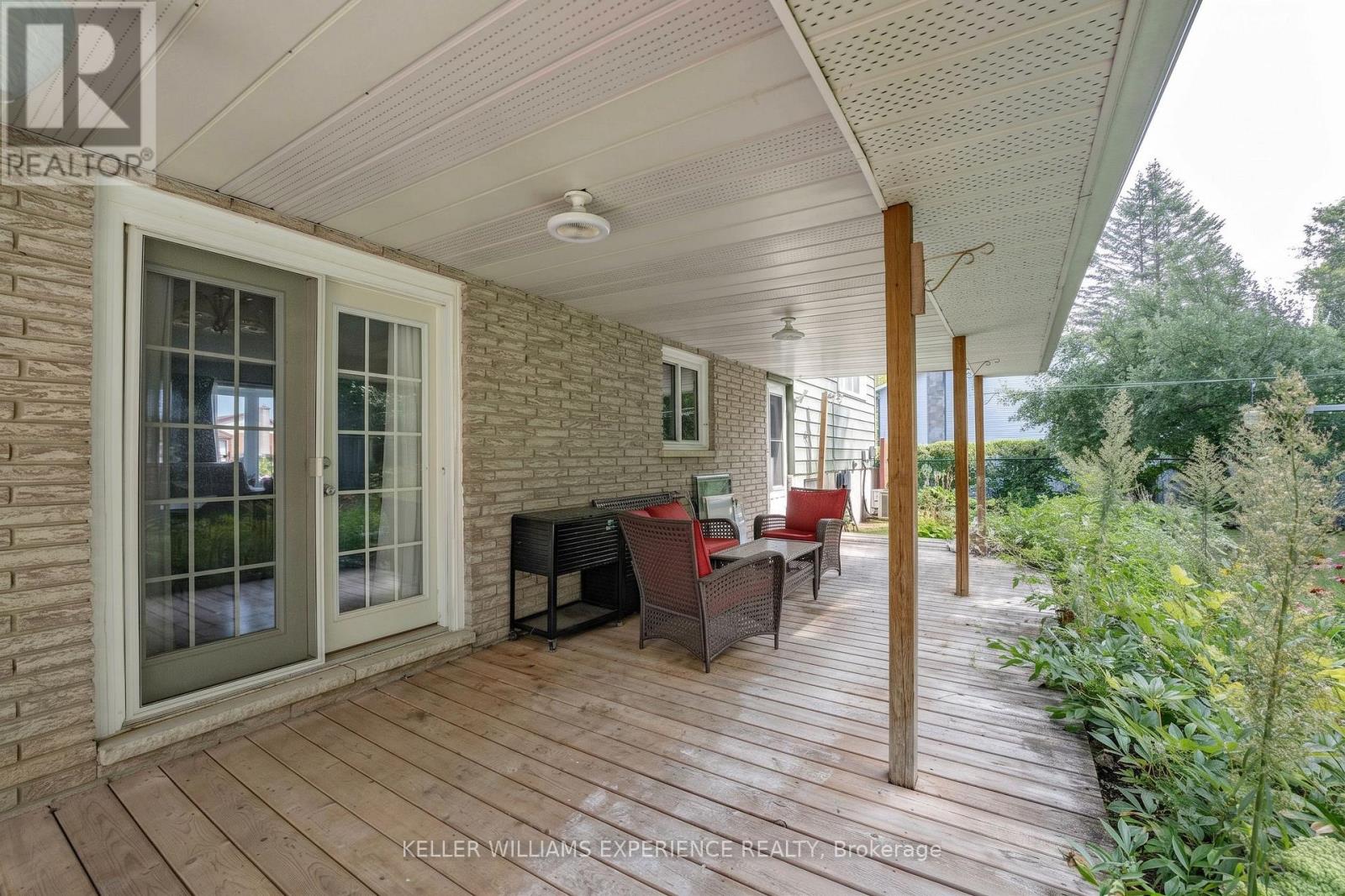21 ASHBURTON CRESCENT - 27