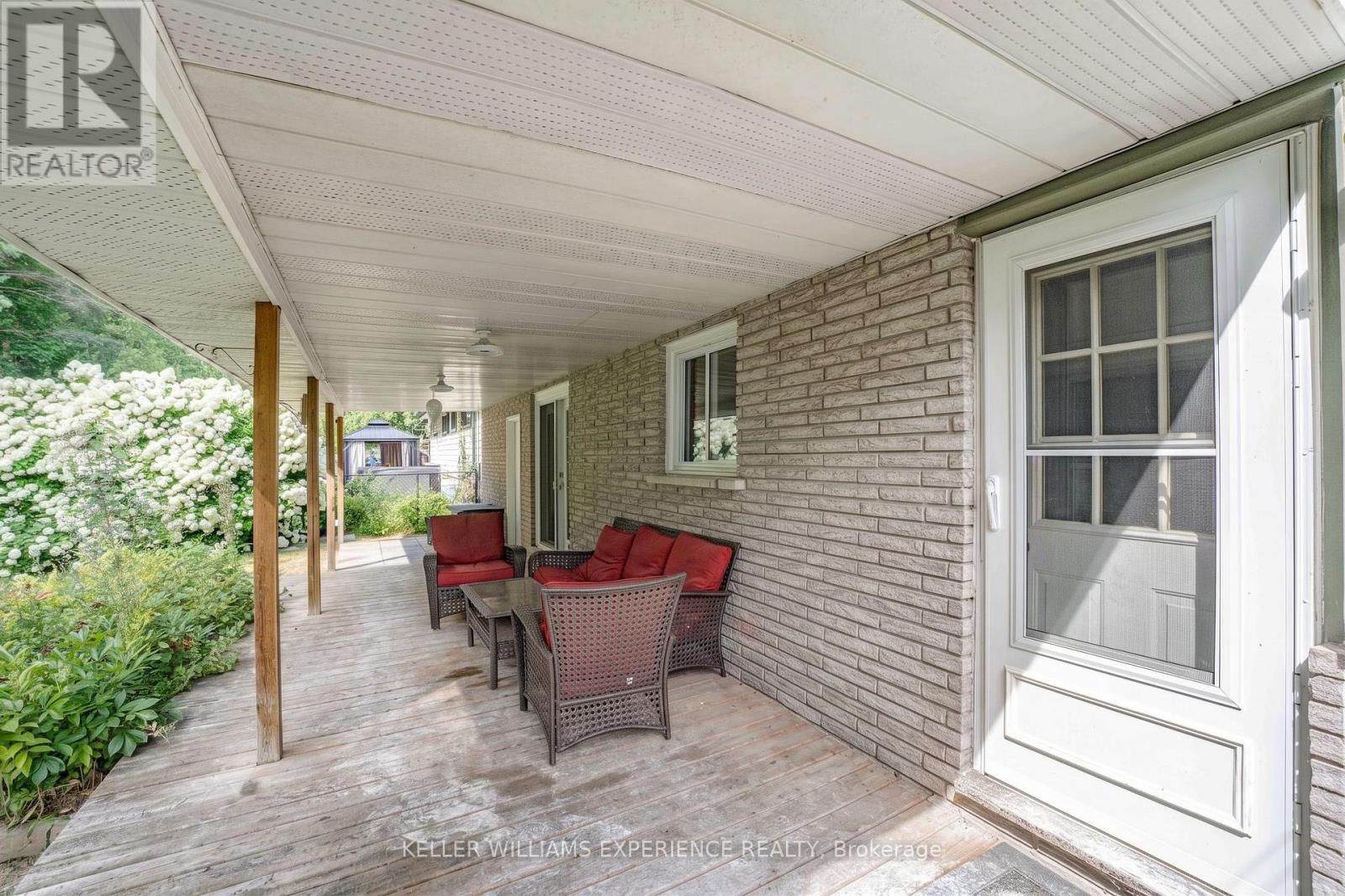 21 ASHBURTON CRESCENT - 28