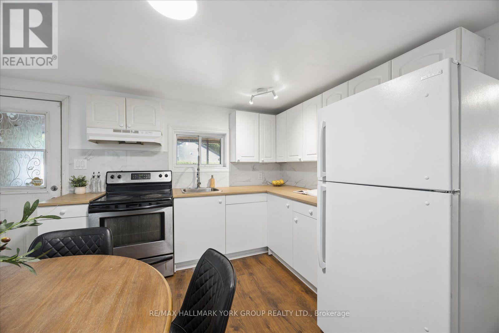 28 ST JAMES STREET - 12
