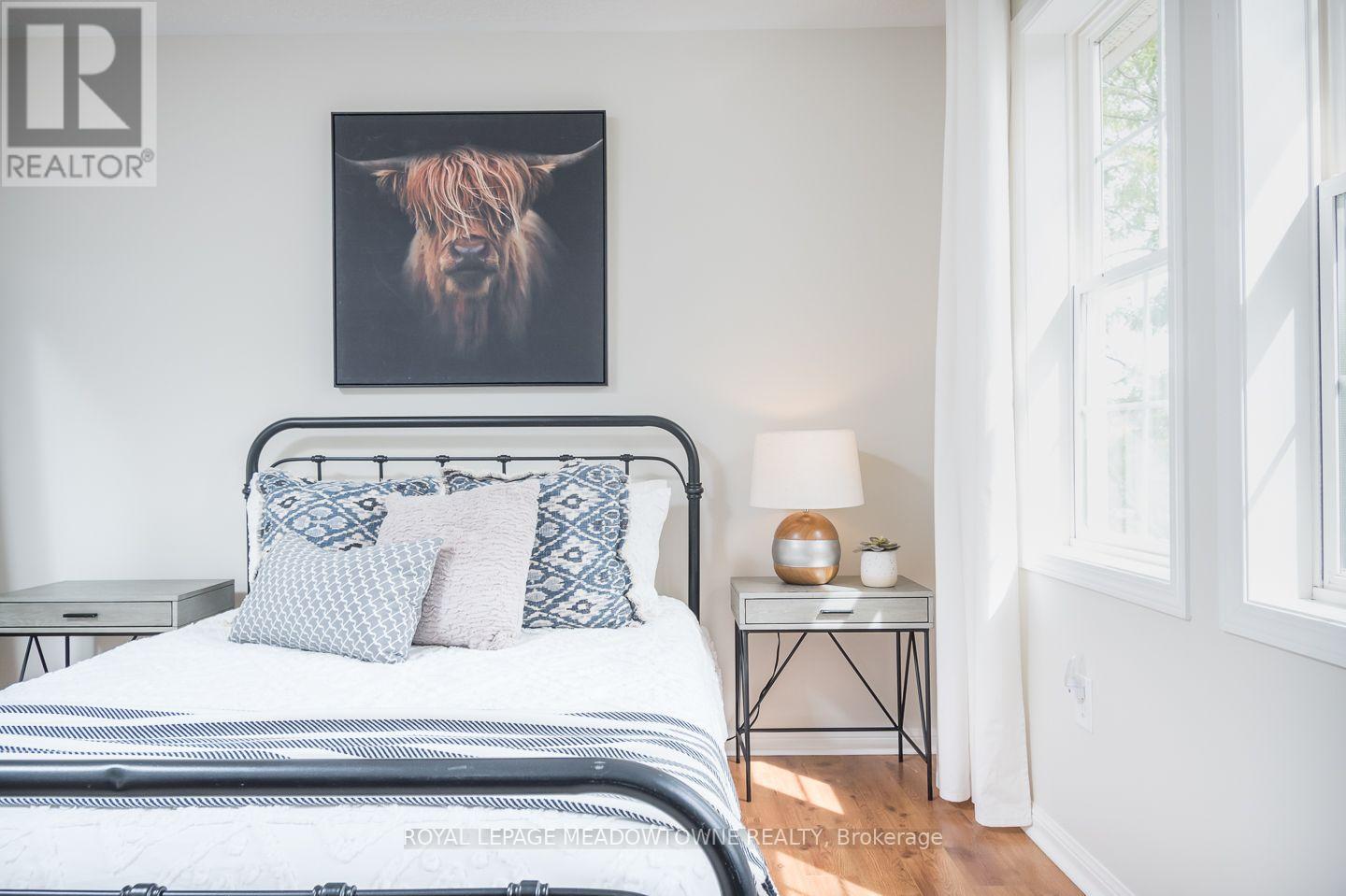 1147 RIDDELL CRESCENT - 32