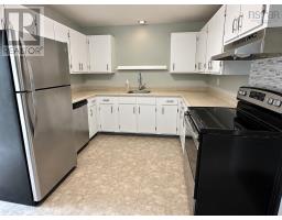 4pc Bathroom - 27 Smith Avenue, Bridgewater, NS B4V1Y2 Photo 8
