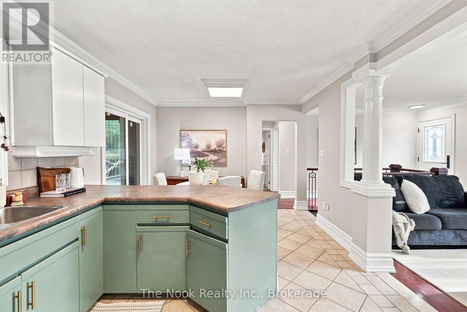 257 WILSON ROAD S - 12
