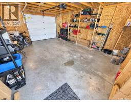 230 10th Street Ne, Weyburn, SK S4H2W3 Photo 12