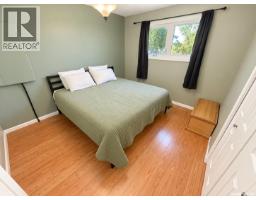 4pc Bathroom - 230 10th Street Ne, Weyburn, SK S4H2W3 Photo 6