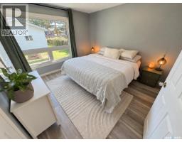 2pc Ensuite bath - 230 10th Street Ne, Weyburn, SK S4H2W3 Photo 8
