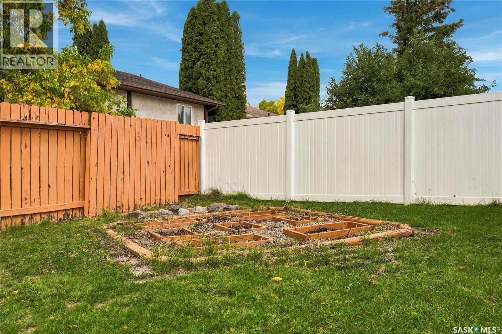 3074 Reves ROAD - Image 37
