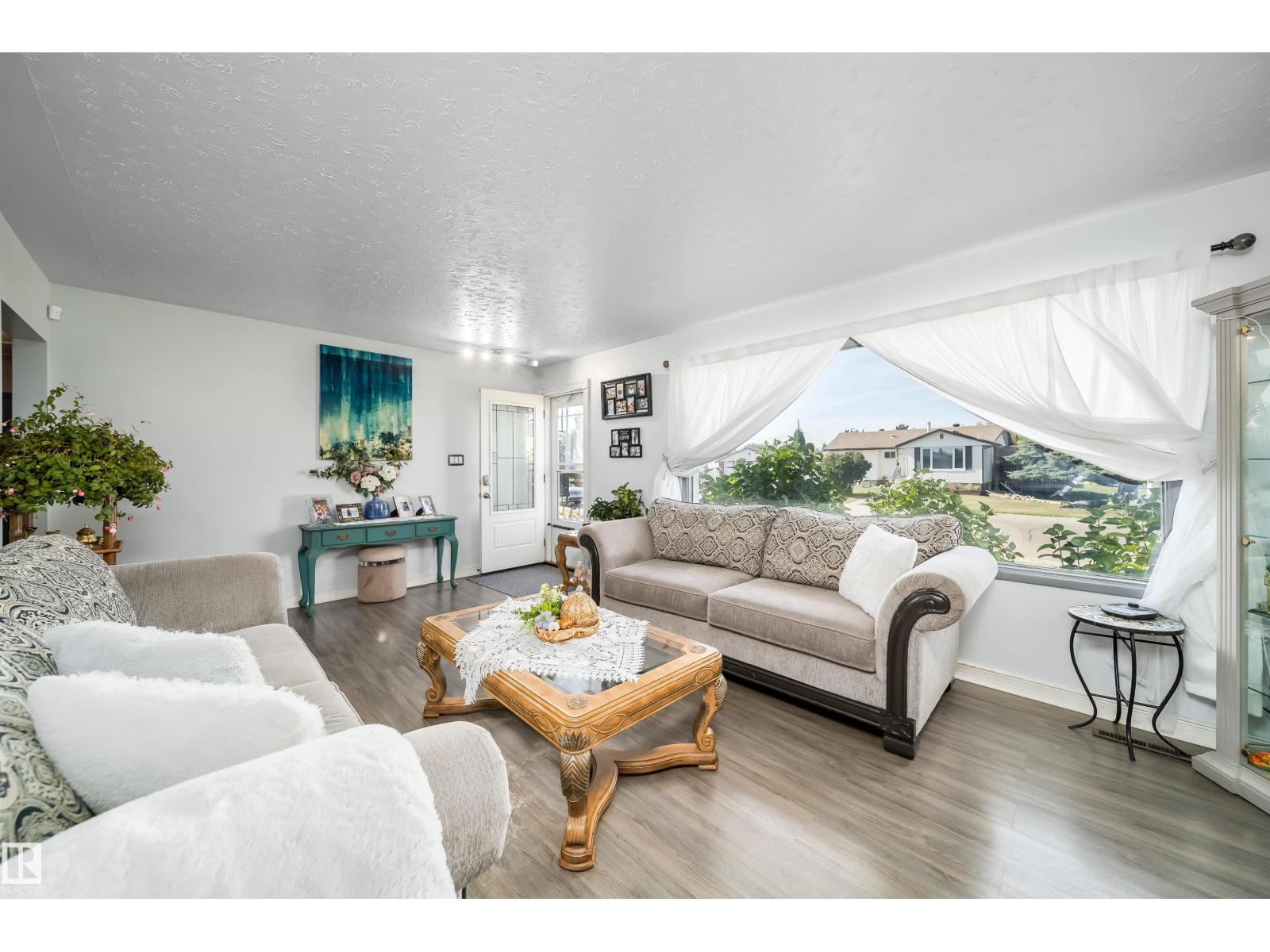 10245 160 ST NW - 12