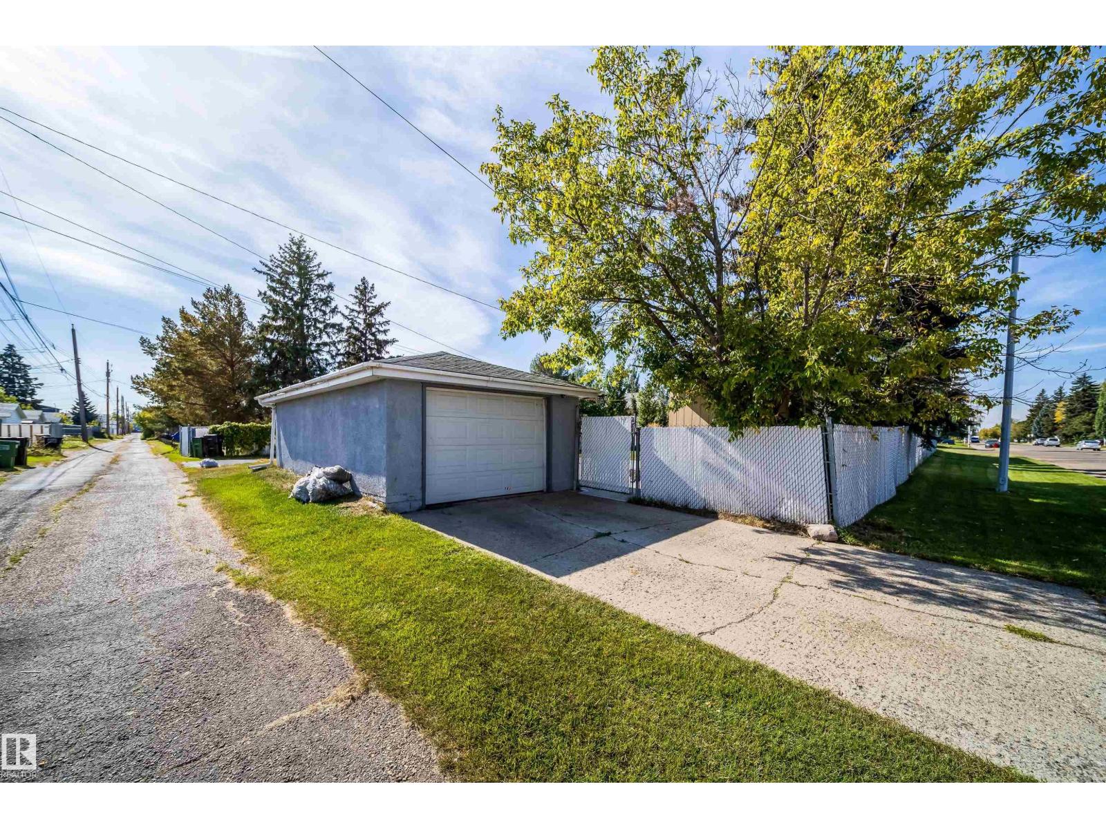 10245 160 ST NW - 38