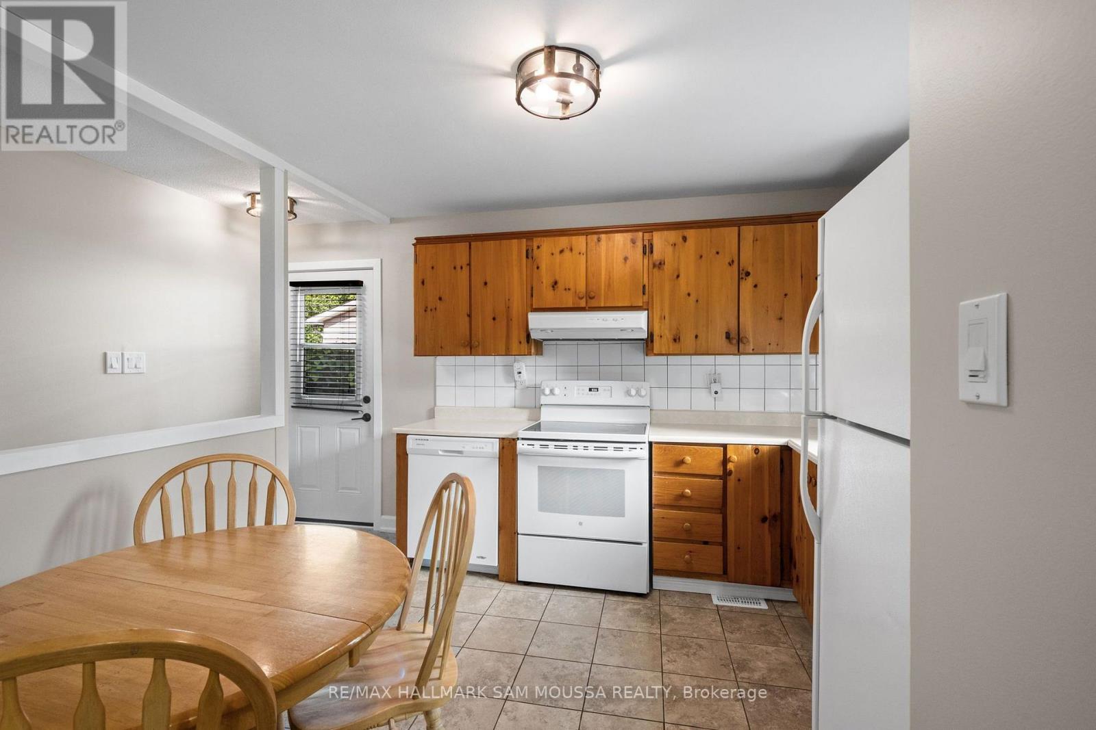 35 BALLANTRAE WAY - 11