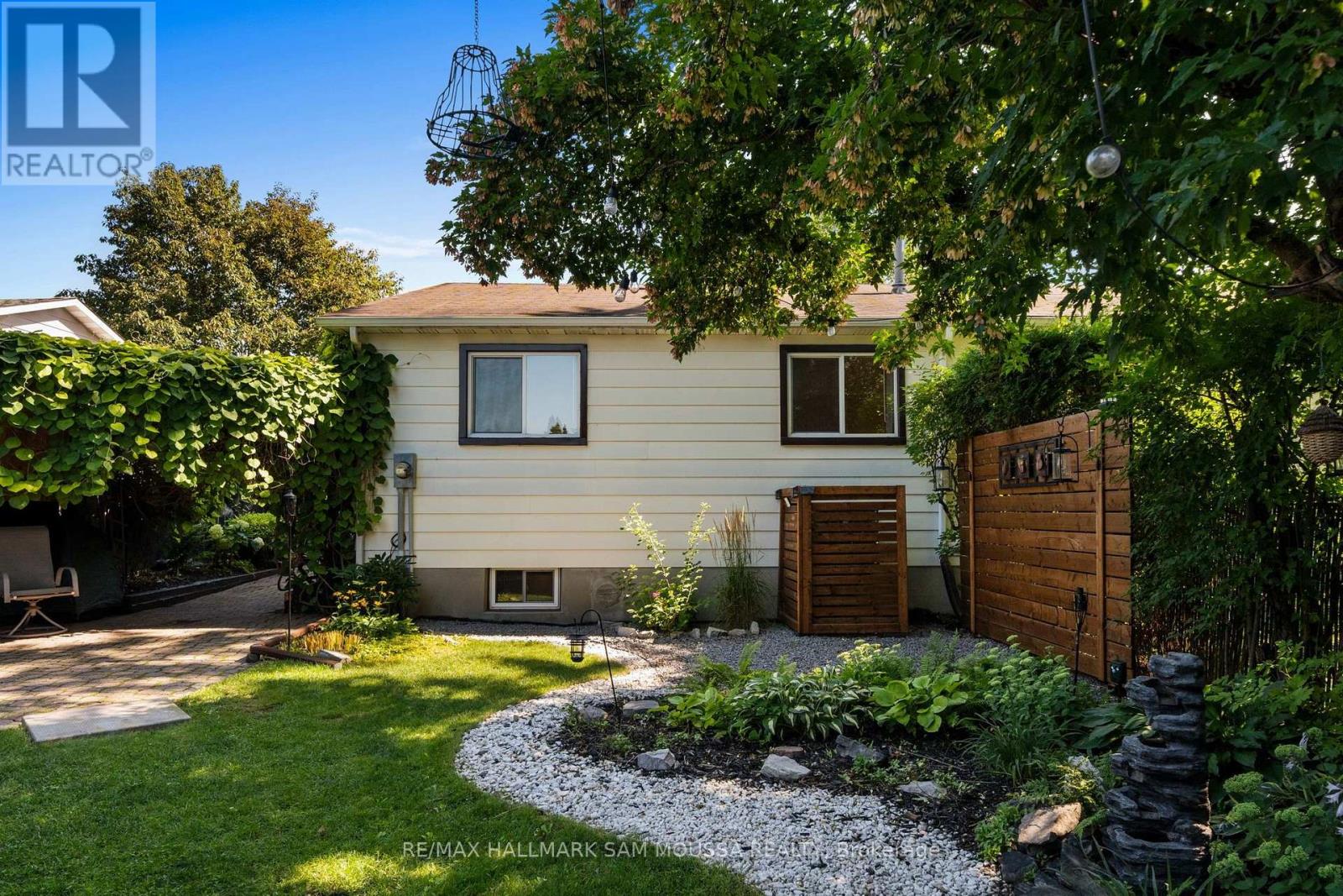 35 BALLANTRAE WAY - 38