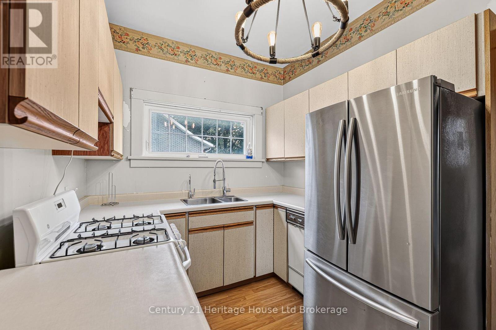 143 CHARLES STREET E - 13