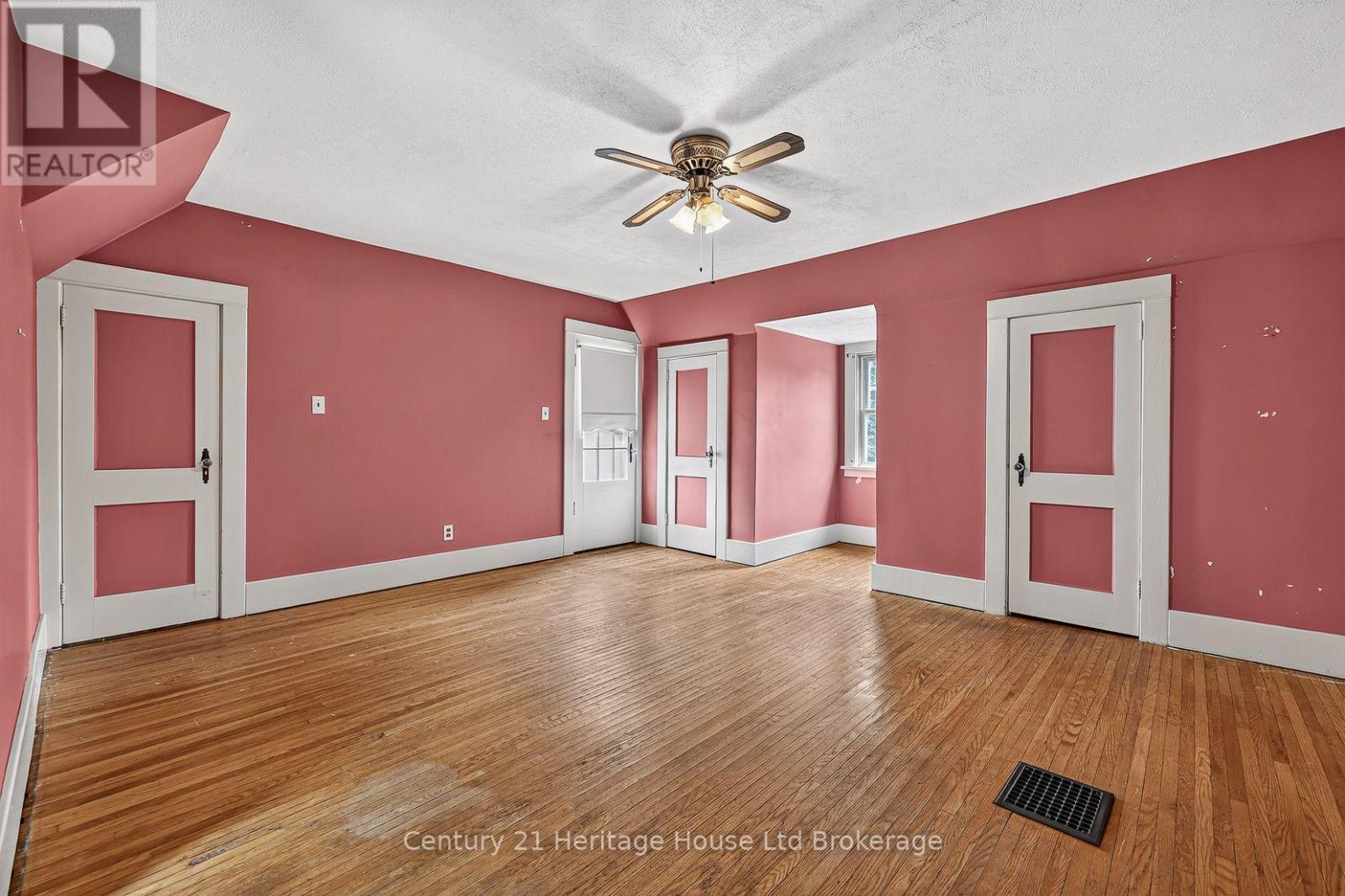 143 CHARLES STREET E - Image 24