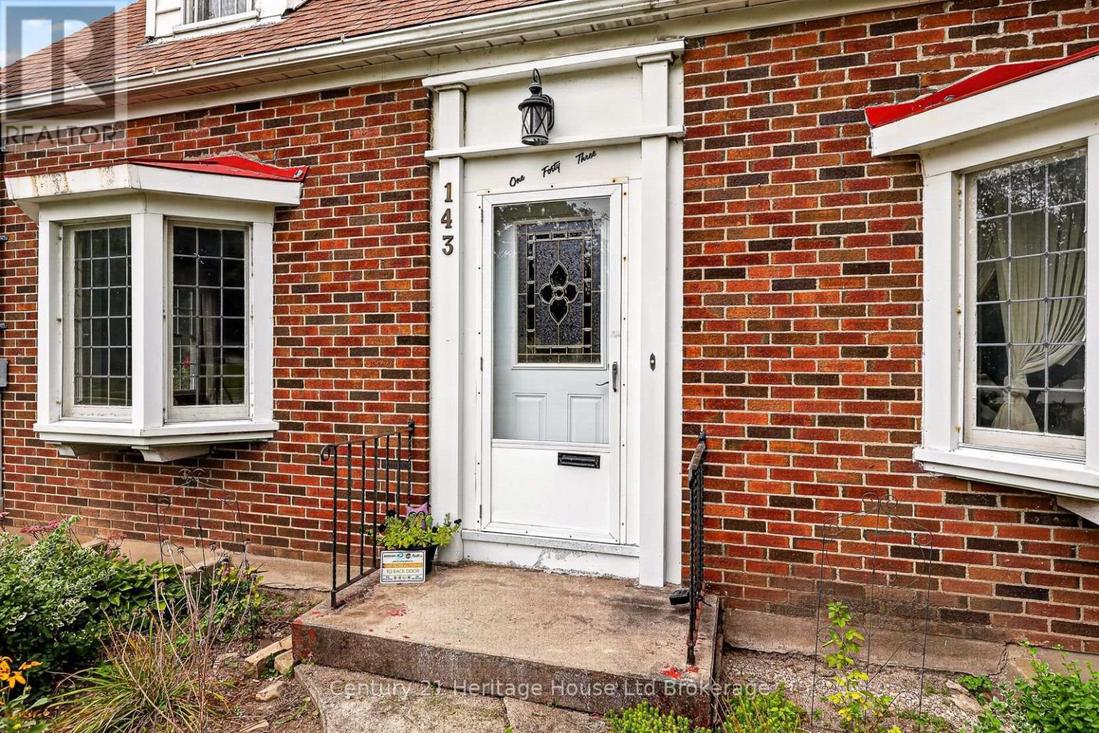 143 CHARLES STREET E - Image 5