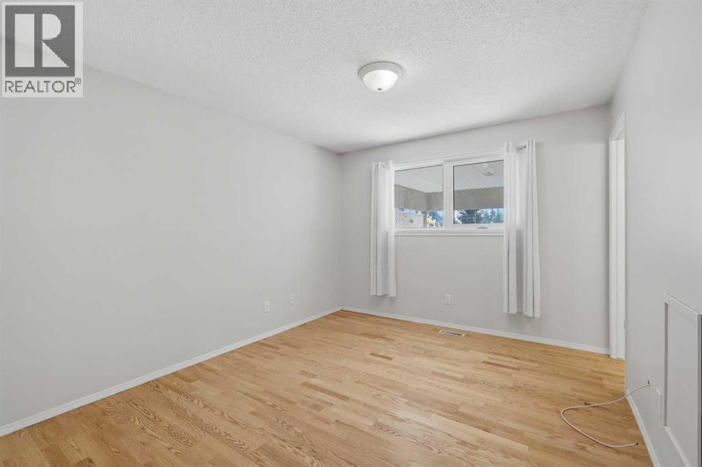 Listing photo – 5709 56 Avenue, Lacombe