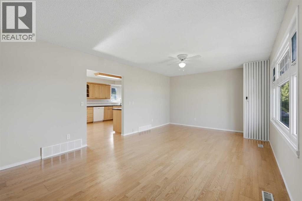 Listing photo – 5709 56 Avenue, Lacombe