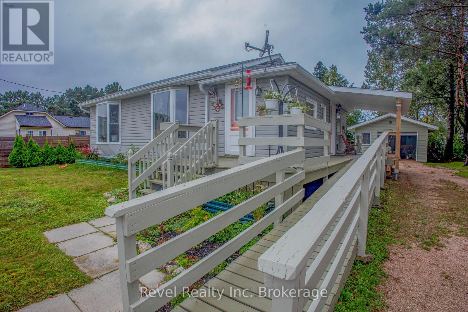 2 LINCOLN AVENUE - 18