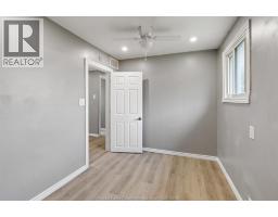 Enclosed porch - 1016 Hickory Rd, Windsor, ON N8Y3S1 Photo 8