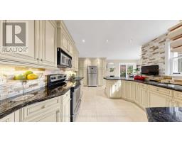 Primary Bedroom - 45 Pinnacle Road, Toronto, ON M2L2V6 Photo 11