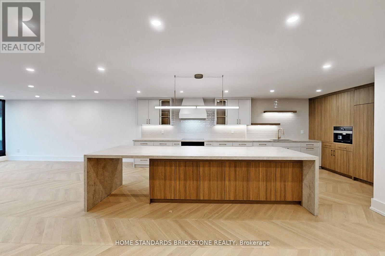 Photo of 110 Bloor Street