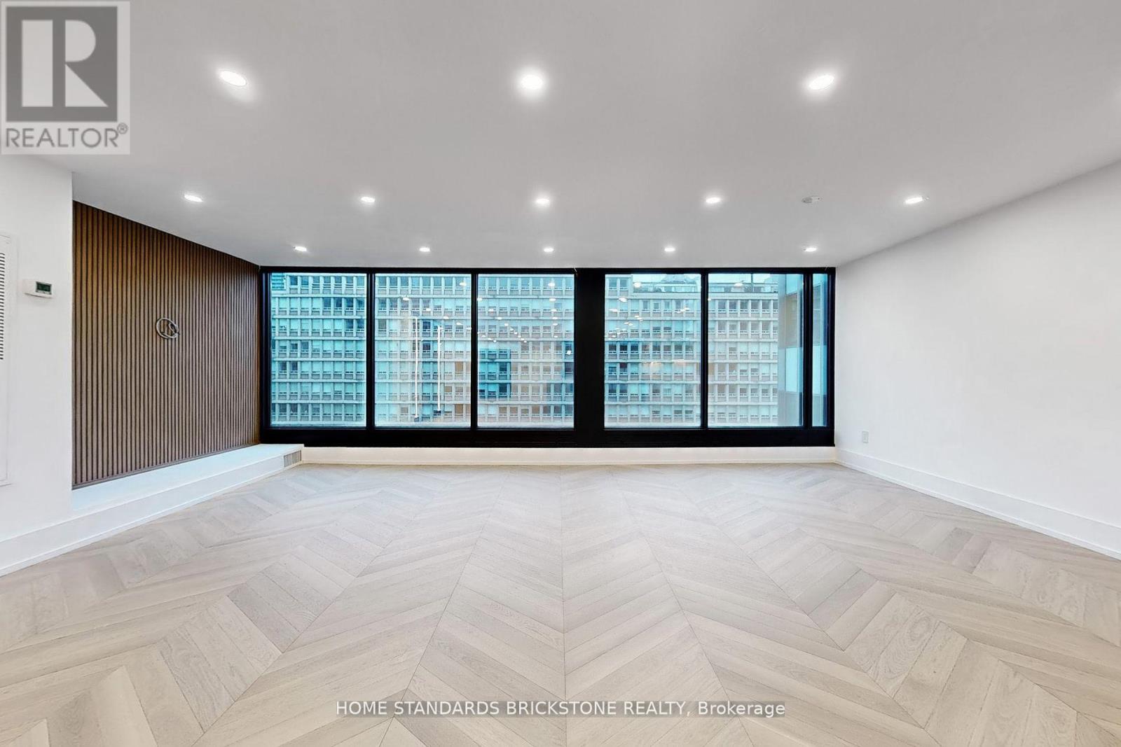 Photo of 1009 - 110 BLOOR STREET W