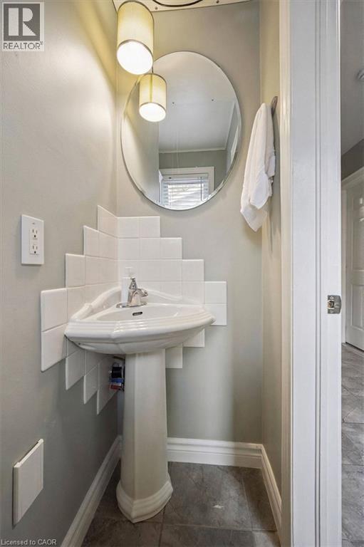 112 MARGARET Avenue N - Image 9