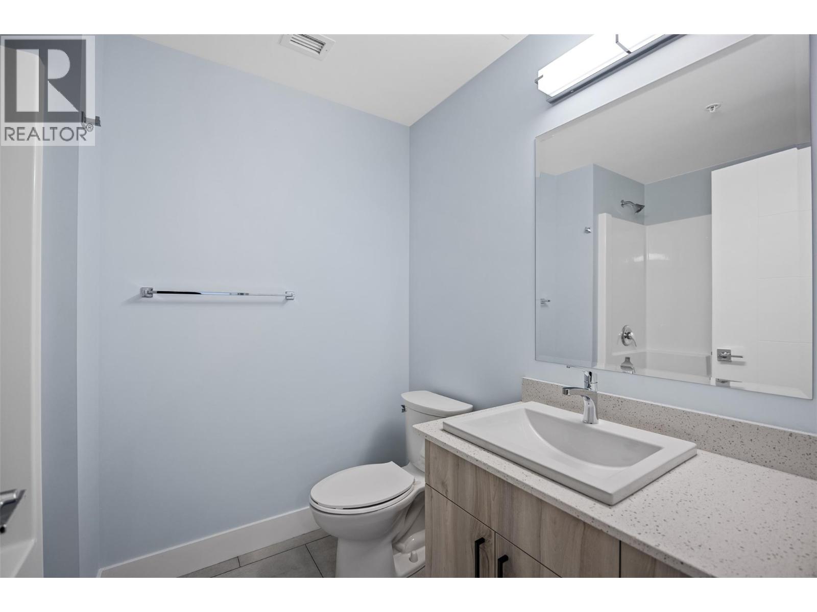 #401 215 Royal Avenue - 17