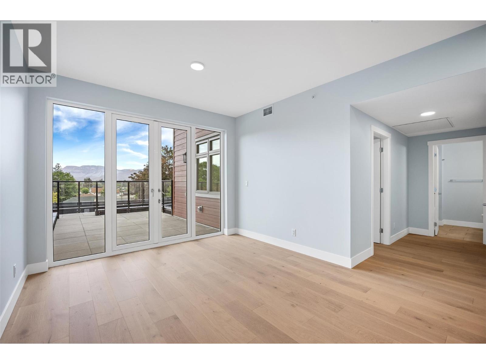 #401 215 Royal Avenue - Image 25