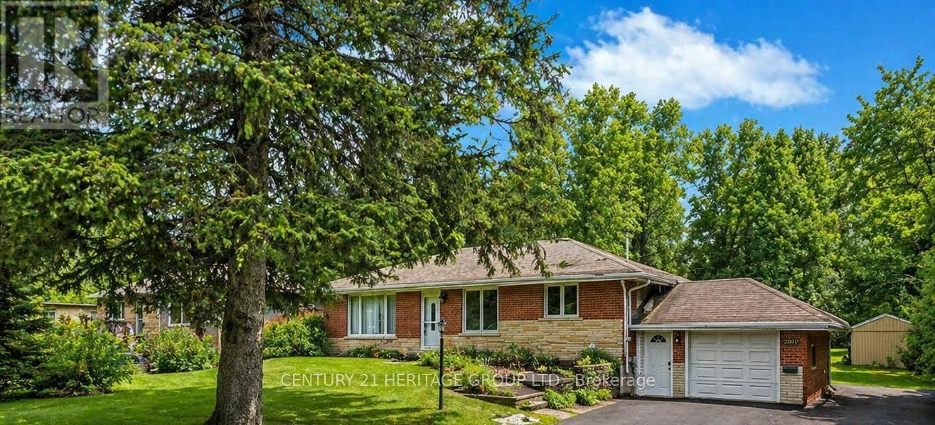 20015 BATHURST STREET, East Gwillimbury (Holland Landing)