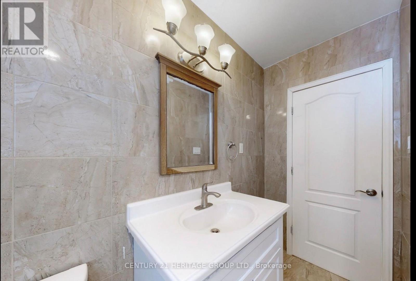 20015 BATHURST STREET, East Gwillimbury (Holland Landing) — photo 12
